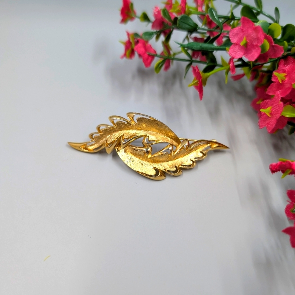 Marcel Boucher Signed Vintage Gold Plated Leaf Design Brooch